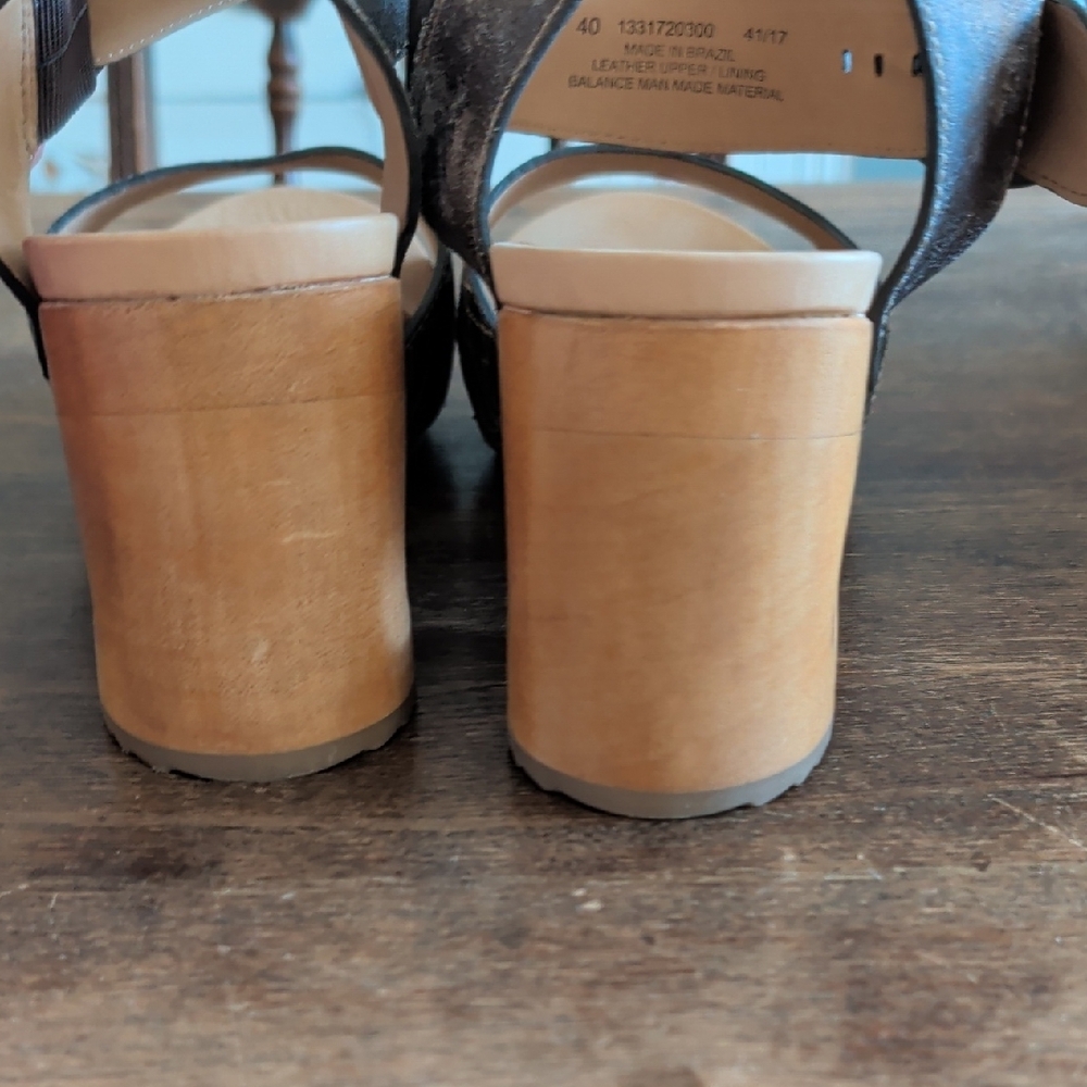 Dansko Metallic Silver Leather Cutout Buckle Sandals, Never Worn!! - Picture 6 of 8